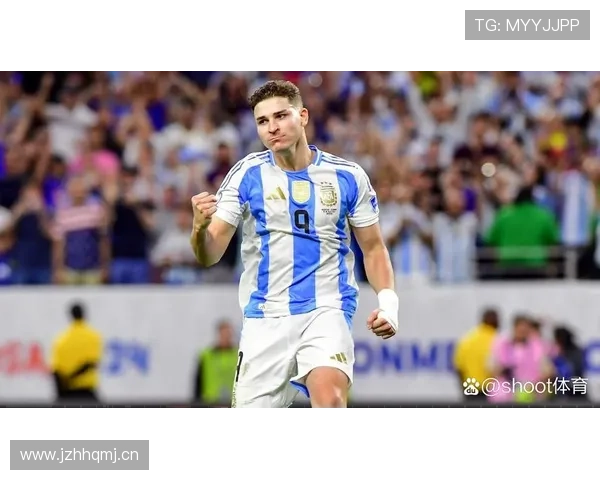 从河床核心到曼城轮换：阿尔瓦雷斯的跨越之路