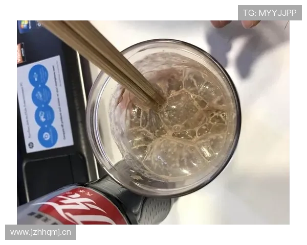 张楠家的冰箱里塞满蛋白粉，连饮料都是按毫升算的